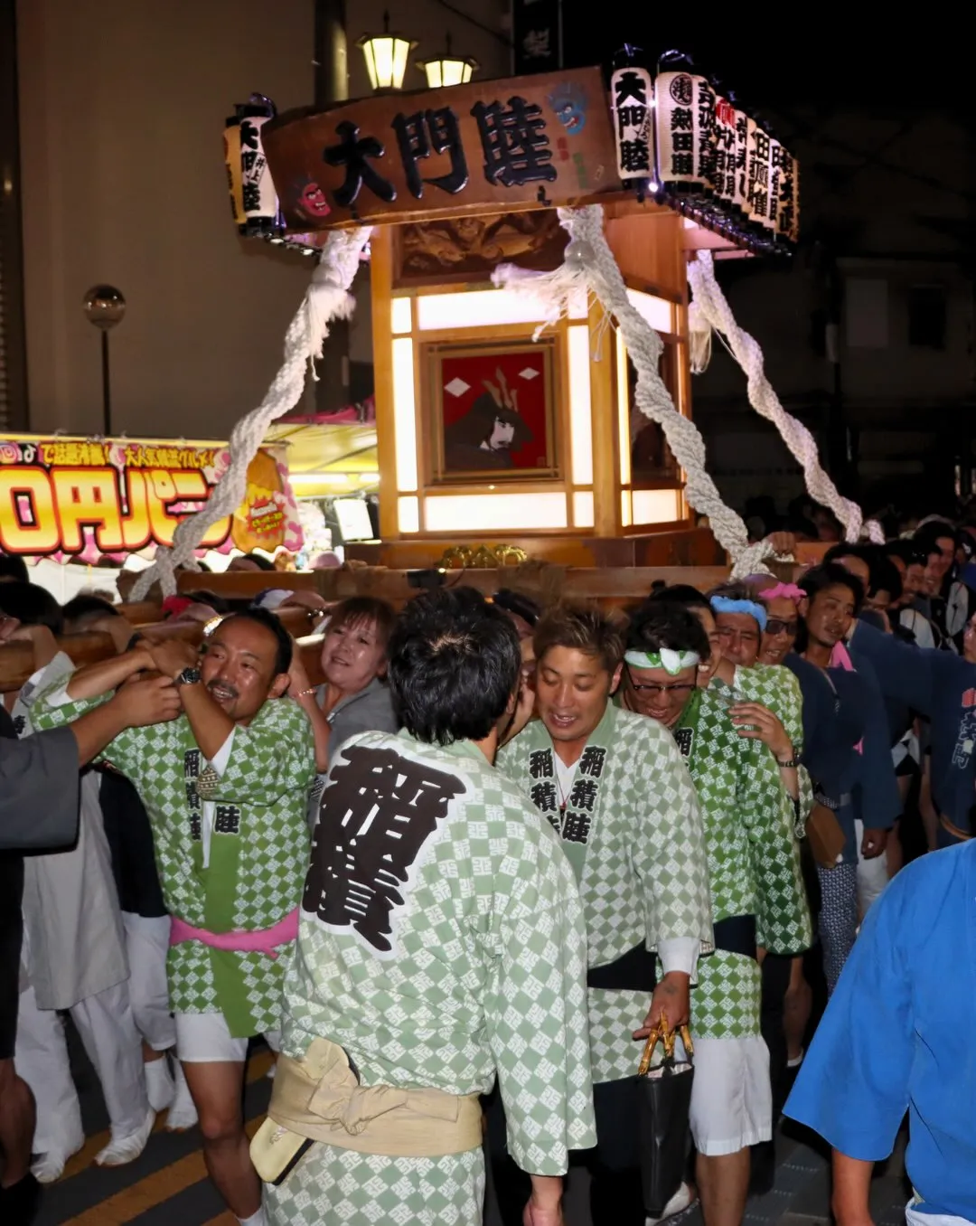 夜の神輿